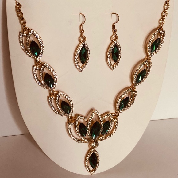 BRAND NEW SET NECKLACE & EARRINGS EMBELLISHED GREEN CRYSTAL - Picture 6 of 7